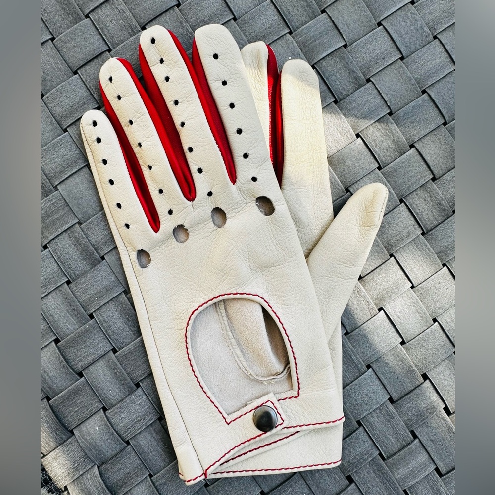 Women’s Driving Gloves in White with Red Trim